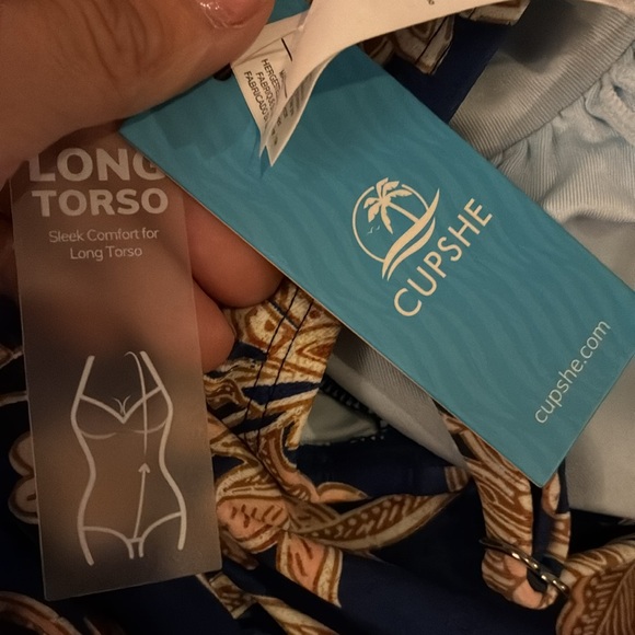 Cupshe NWT Paisley V Neck tummy control long torso one piece swimsuit - Picture 6 of 6